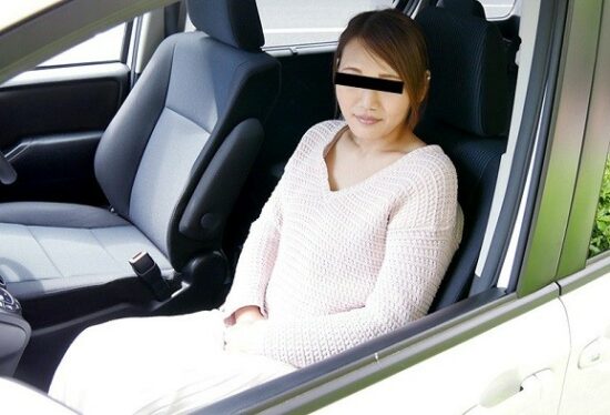 [10musume-050522_01] Inside the car, I feel like everyone is watching me, and my heart doesn’t stop beating.