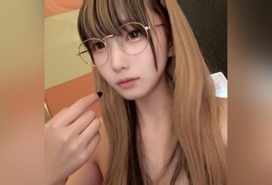 [FC2-PPV-4615888] [Fully exposed face] Guaranteed breakout glasses-clad real idol in passionate private filming. Too cute pure white slender body indulged in intense creampie, a once-in-a-lifetime treasure footage.